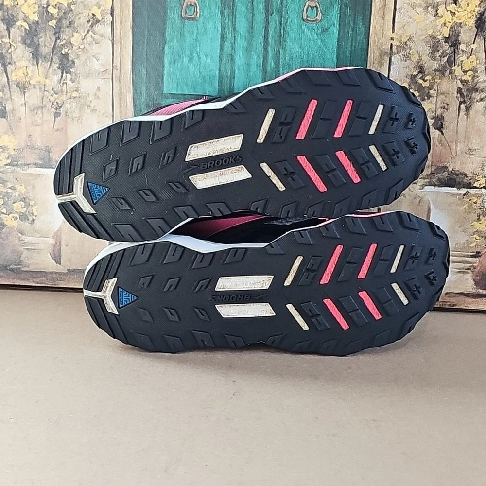 Brooks Divide 2 Women's Size 9.5 B (Medium) Running Shoes Black‎ Pink